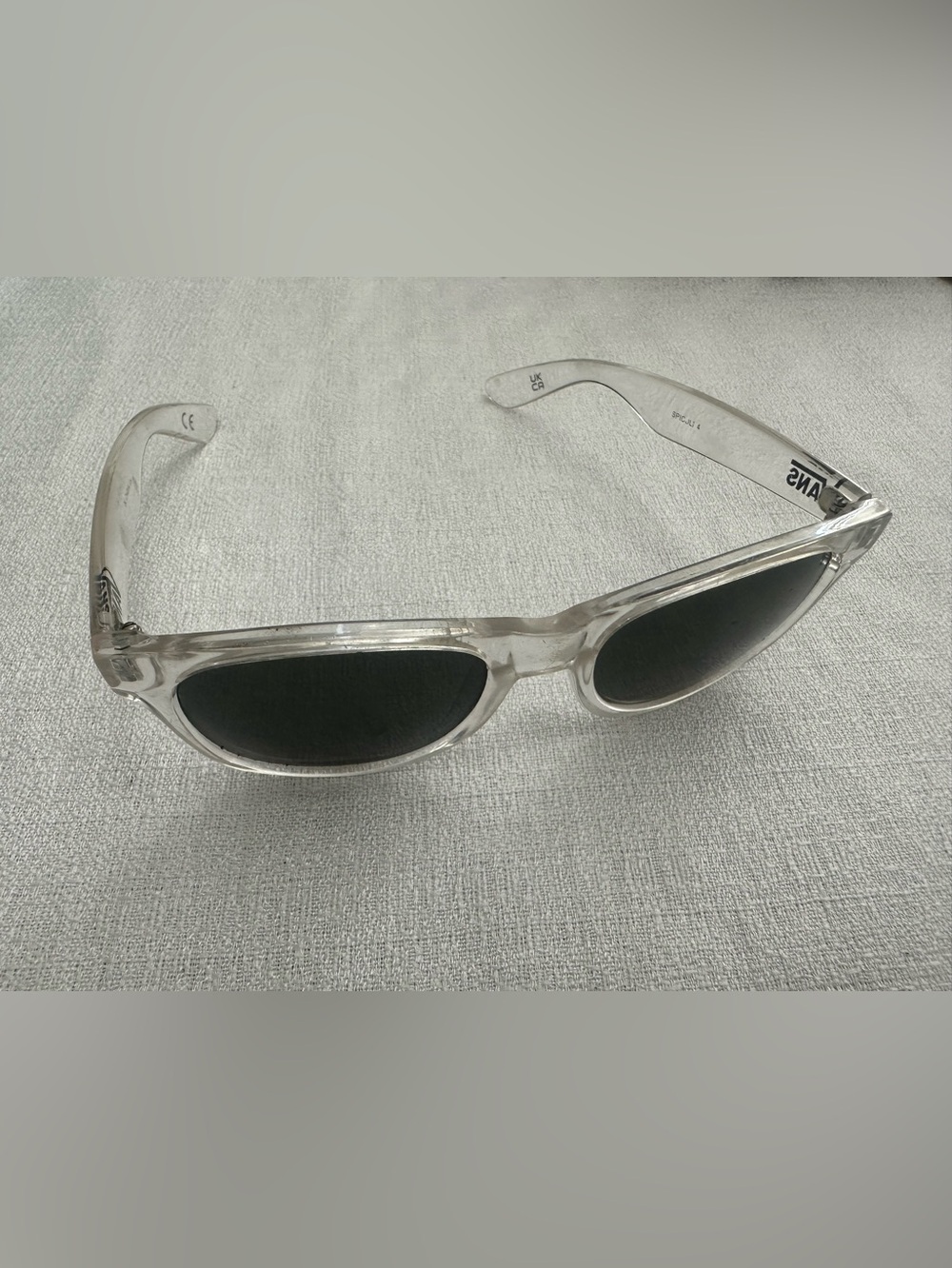 Vans Clear‑Frame Sunglasses – Black Lenses, Unisex Streetwear Style